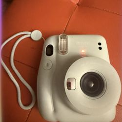 Valentines. Day NEW FUJI INSTAX MINI 11 CAMERA WITH STRAP  TESTED WORKS