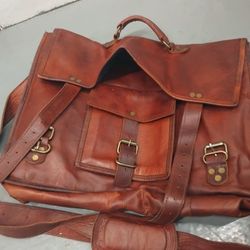 Leather Bag Great For Work Or School😃😃😃😃