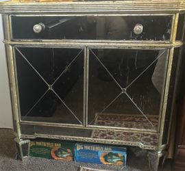 Glass mirror table