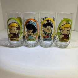 Flintstone Kids Collector Glasses - Pizza Hut - 1986 - 2 Fred, Barney, Betty