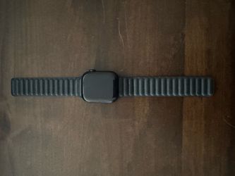 Apple Watch Series 8 41mm GPS – Like New + Extra Wireless Charger $220 OBO