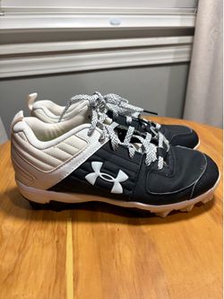 Under Armour Black/White Baseball Cleats Size 3.5Y