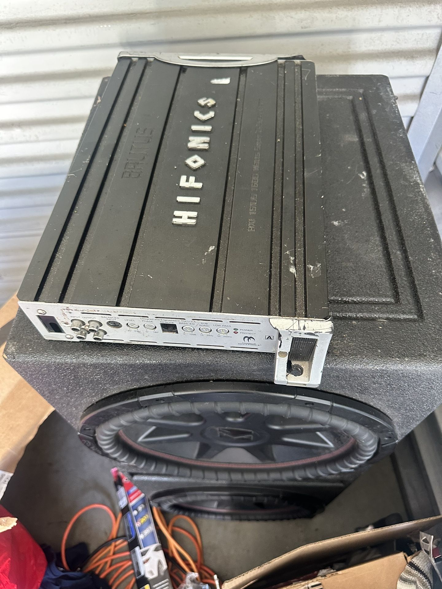 2 Kicker 12s In Q Bomb Box with 1600 Watt Amp