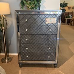 Beautiful 5 Draw Chest 