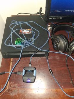 Ps4 Slim 2 controllers read description
