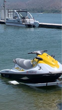 2015 wave Runner  Yamaha 99 hours