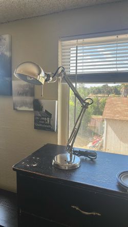 Desk lamp