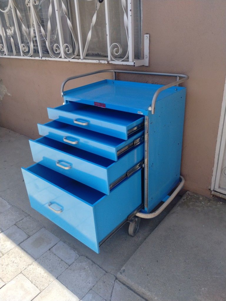 Harloff Tools Box..H..34..W..27..D..18