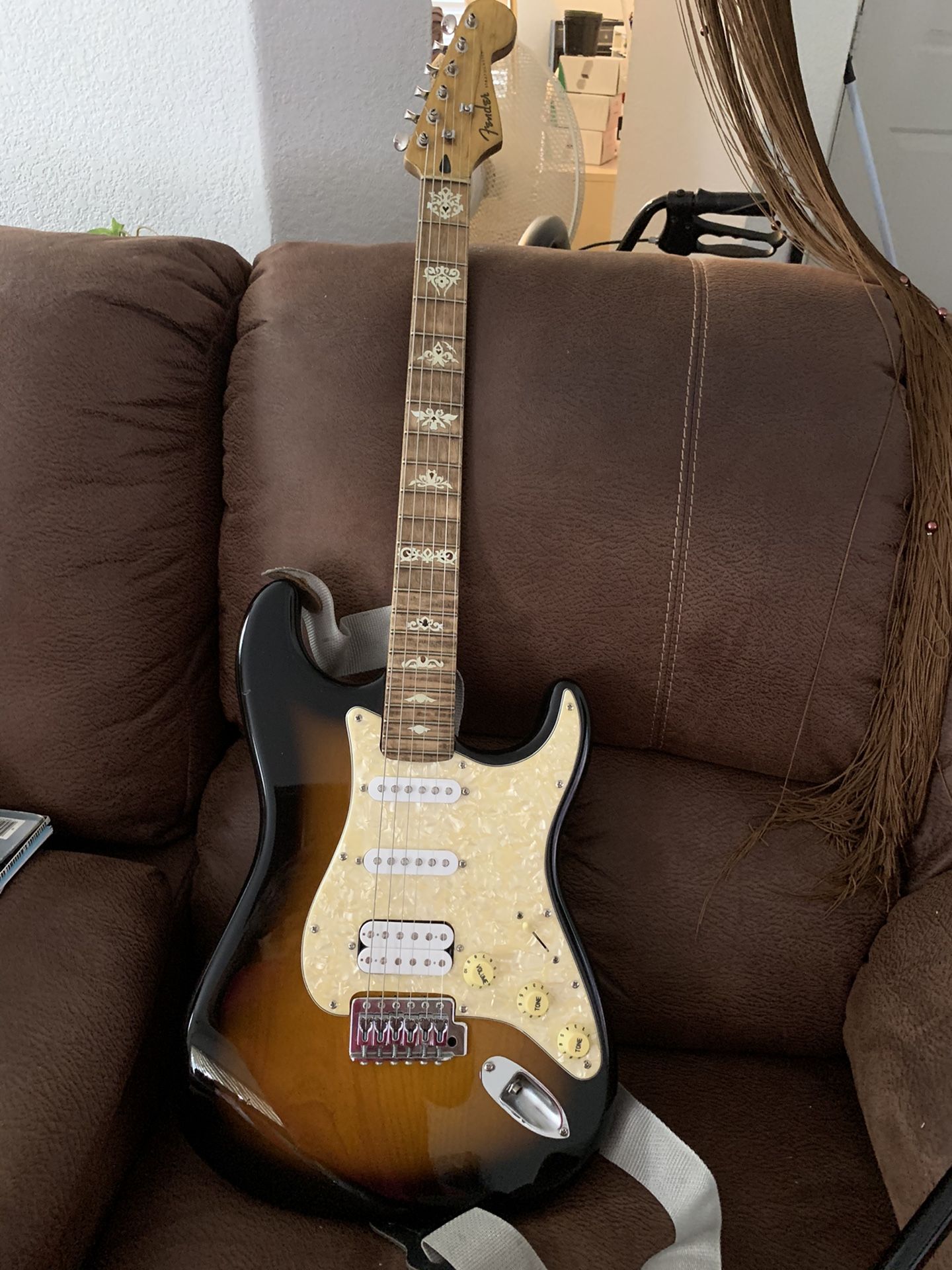 Vendemos Este Bajo en Buenas Condiciones muy bien cuidado, Trae Su estuche Pedimos Solamente $ 300