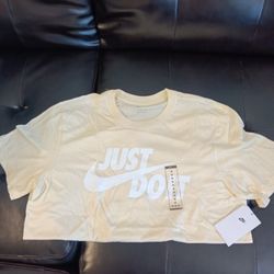 Nike Men's Medium Tshirt 