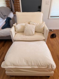 Like New Cozy Chair
