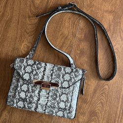 NINE WEST Mint Green Faux Leather snakeskin design Silver Hardware Crossbody Bag