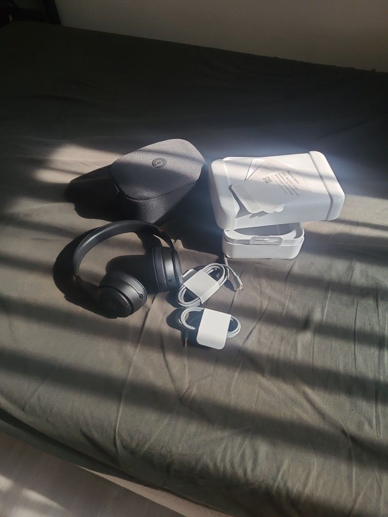 Beats Solo 4 Brand New Original Box Never Used