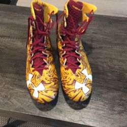 Mens Size 13 Under Armour Cleats