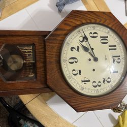Howard Miller 612-533 Regulator Wall Hanging Clock Oak Westminster Chime