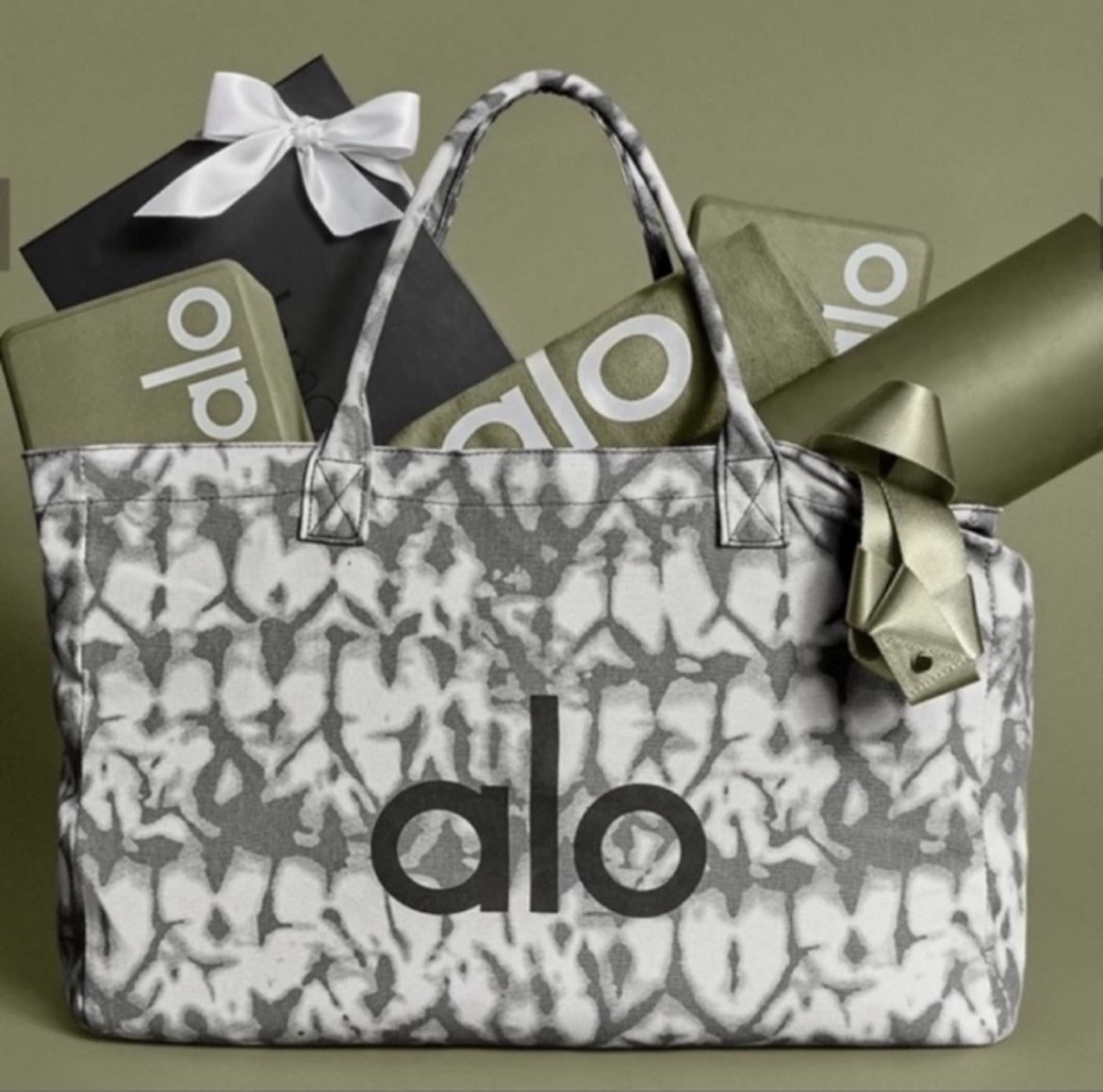 Alo Yoga Bag. Tie-dye gray. Brand new.
