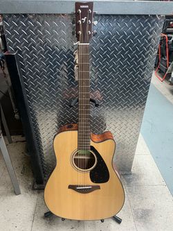 Yamaha FGX800c Acoustic / Electric Guitar