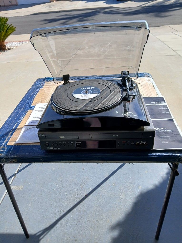 Trun Table In Excellent Condition