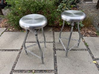 2 Seville  Classics counter stools