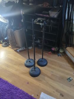 Mic stands round base