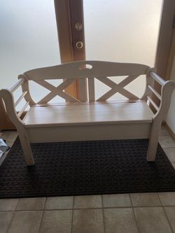 White Wood Storage Bench with Cross-Back Design