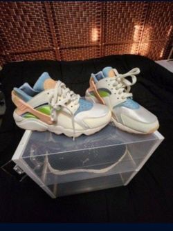 Women's Size 10 Nike Huarache