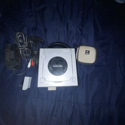GameCube ( No Controller ) And Game Holder Pouch Games Included  ( Check Description )