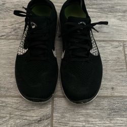 Women’s Nike Shoes. 8.5