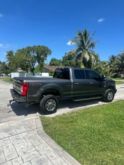 Ford F-250 Super Duty 4x4 Crew Cab Pickup Truck