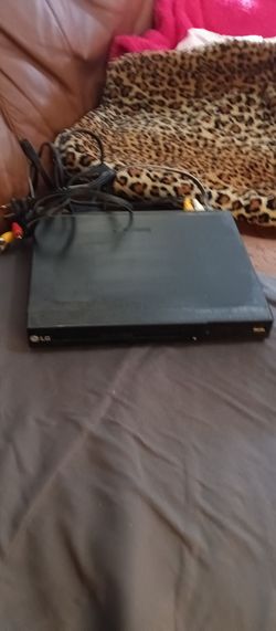 DVD PLAYER W/REMOTE