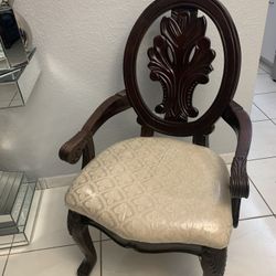 Beautiful Wood Chair Like New With Cover In The Seat