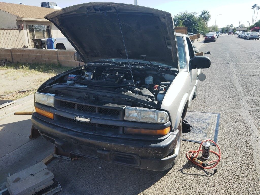 Pending Pick Up Chevy S10 LS 2.2 Manual Two-wheel Drive Title In Hand