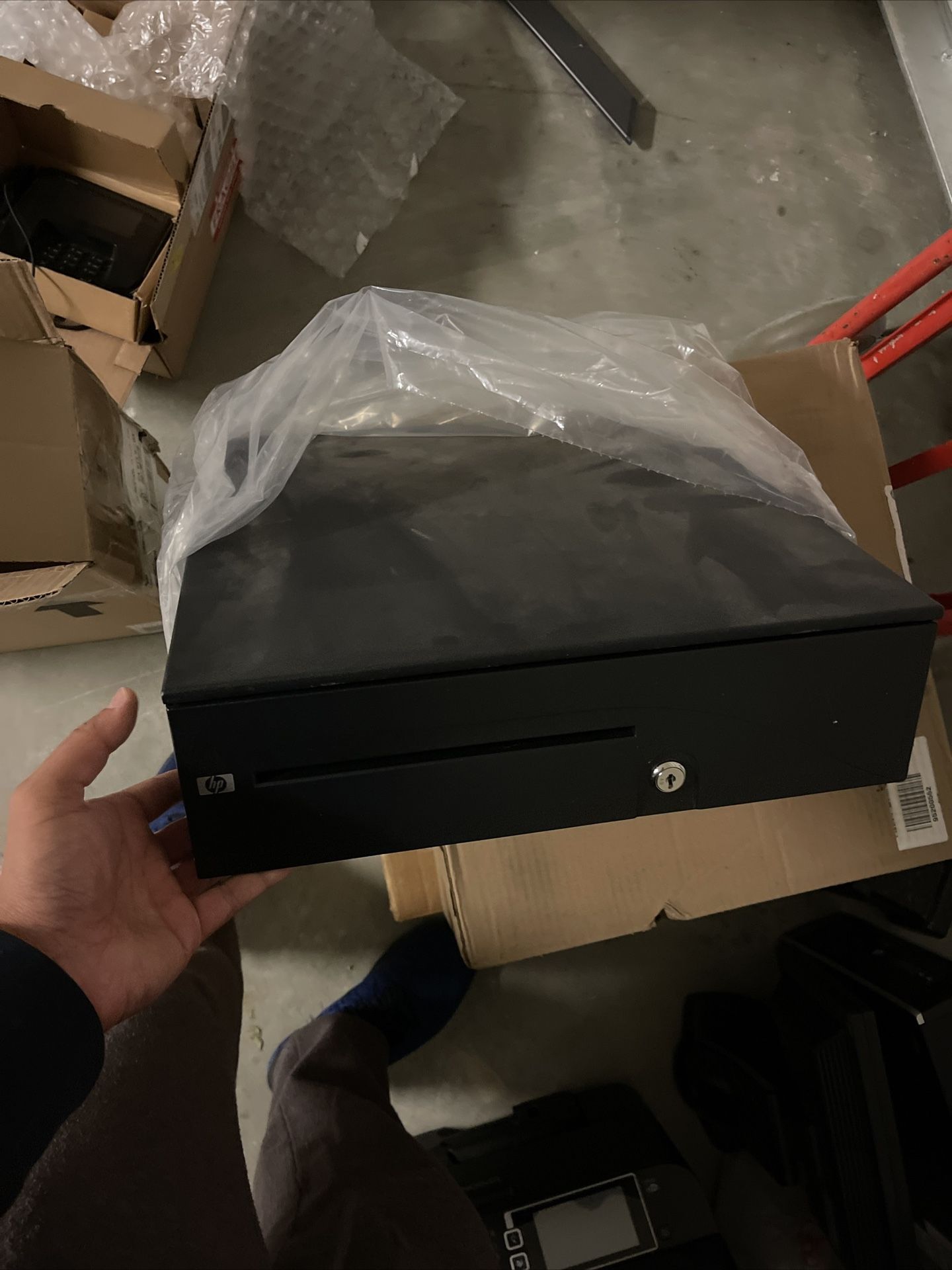 HP cash drawer Model T400-2-CR1616 PN: 417807-001 APG w/ Till and Key qty