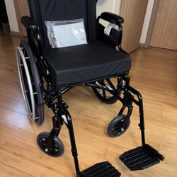 Invacare SX5 Wheelchair In Excellent Condition. (Barely Used )