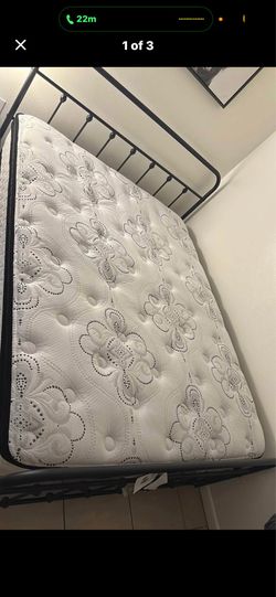 Like New Queen Bed Set