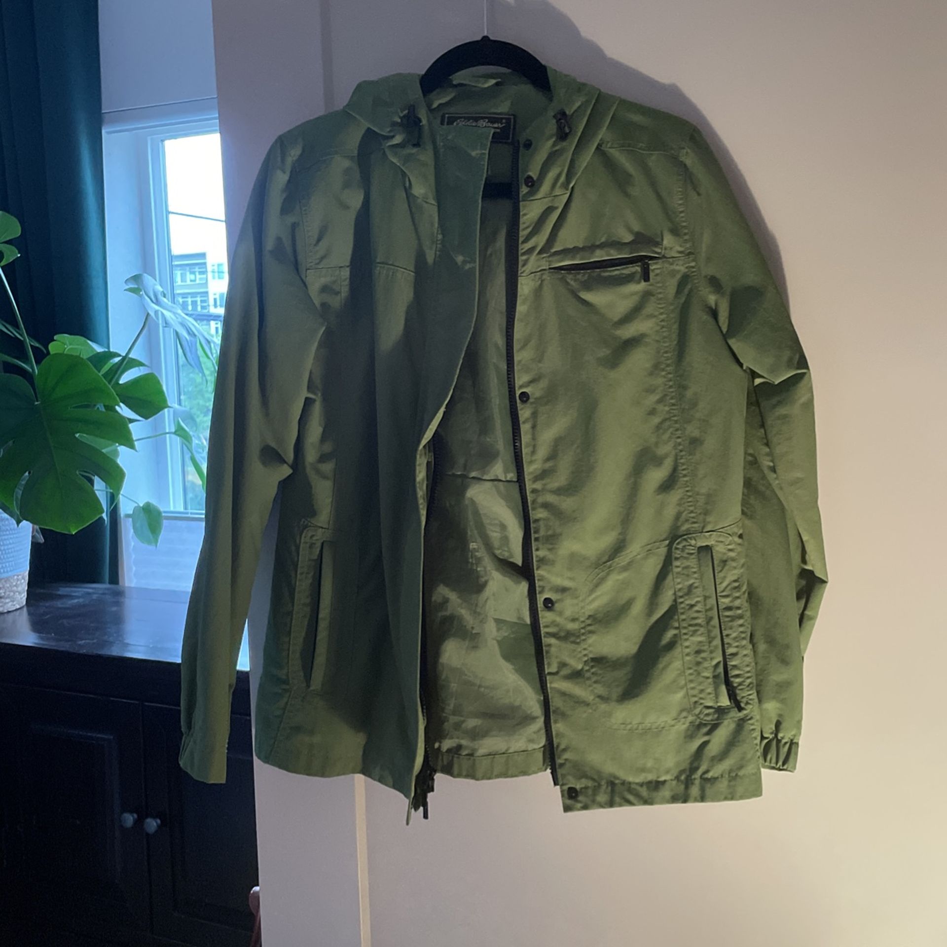 Eddie Bauer Womens medium Hooded Rain Jacket