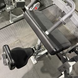 Life Fitness / Hammer Strength Tricep Cable Machine Commercial-grade. Built for serious arm training 💪 