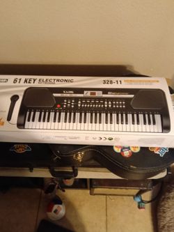 Electronic piano, for a child. Not a toy. New in box