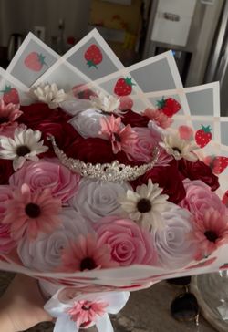 20 count eternal ramo with crown and flower details