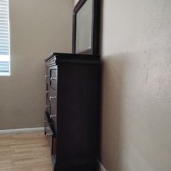 $30 Drawer With Mounted Mirror 