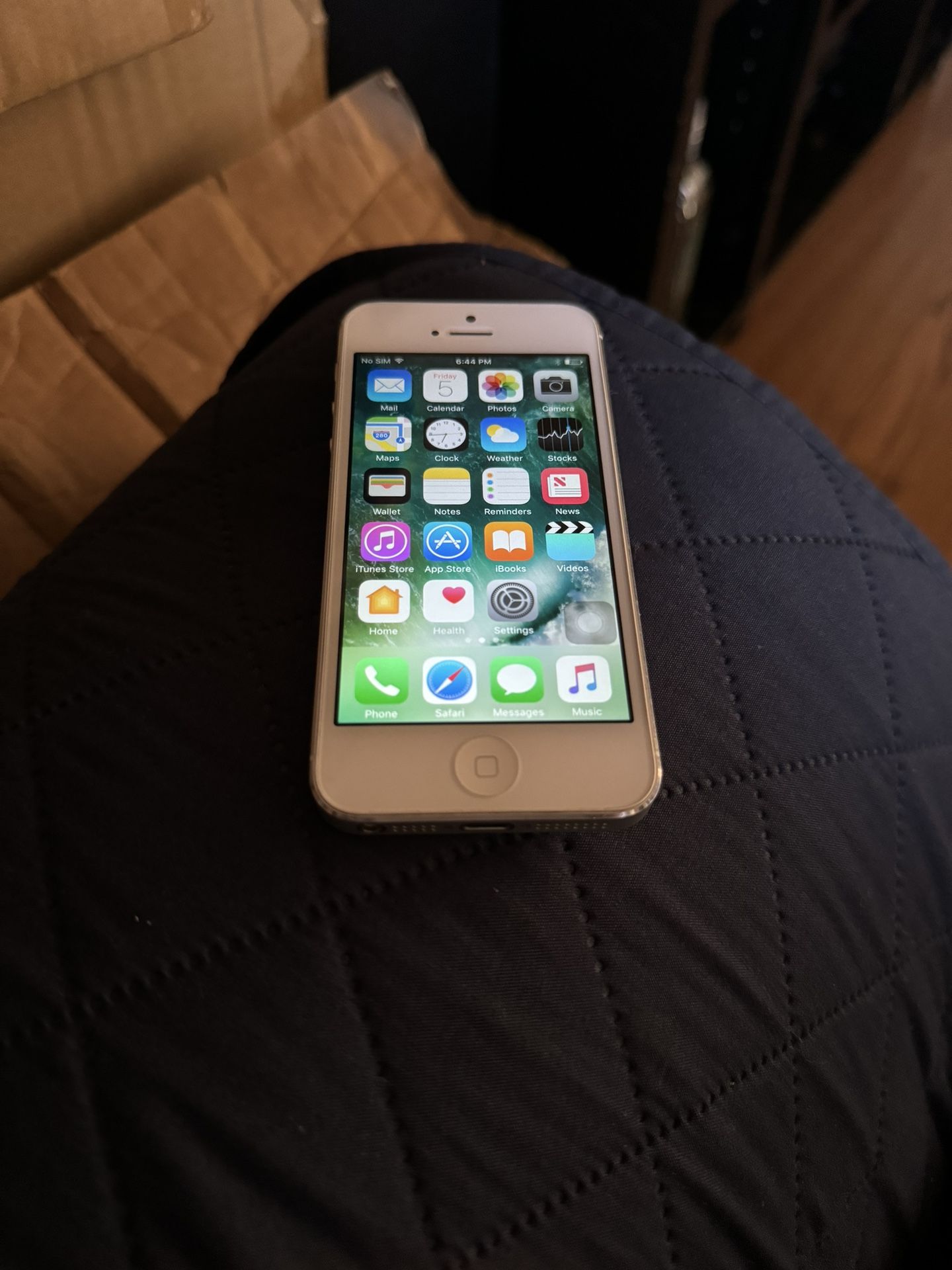 Apple iPhone 5 VERY OPEN TO OFFERS