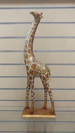 Giraffe Figurine / Statue ( NEW )