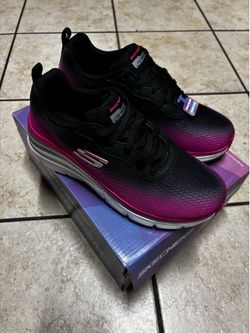 BRAND NEW SKETCHERS 7.5