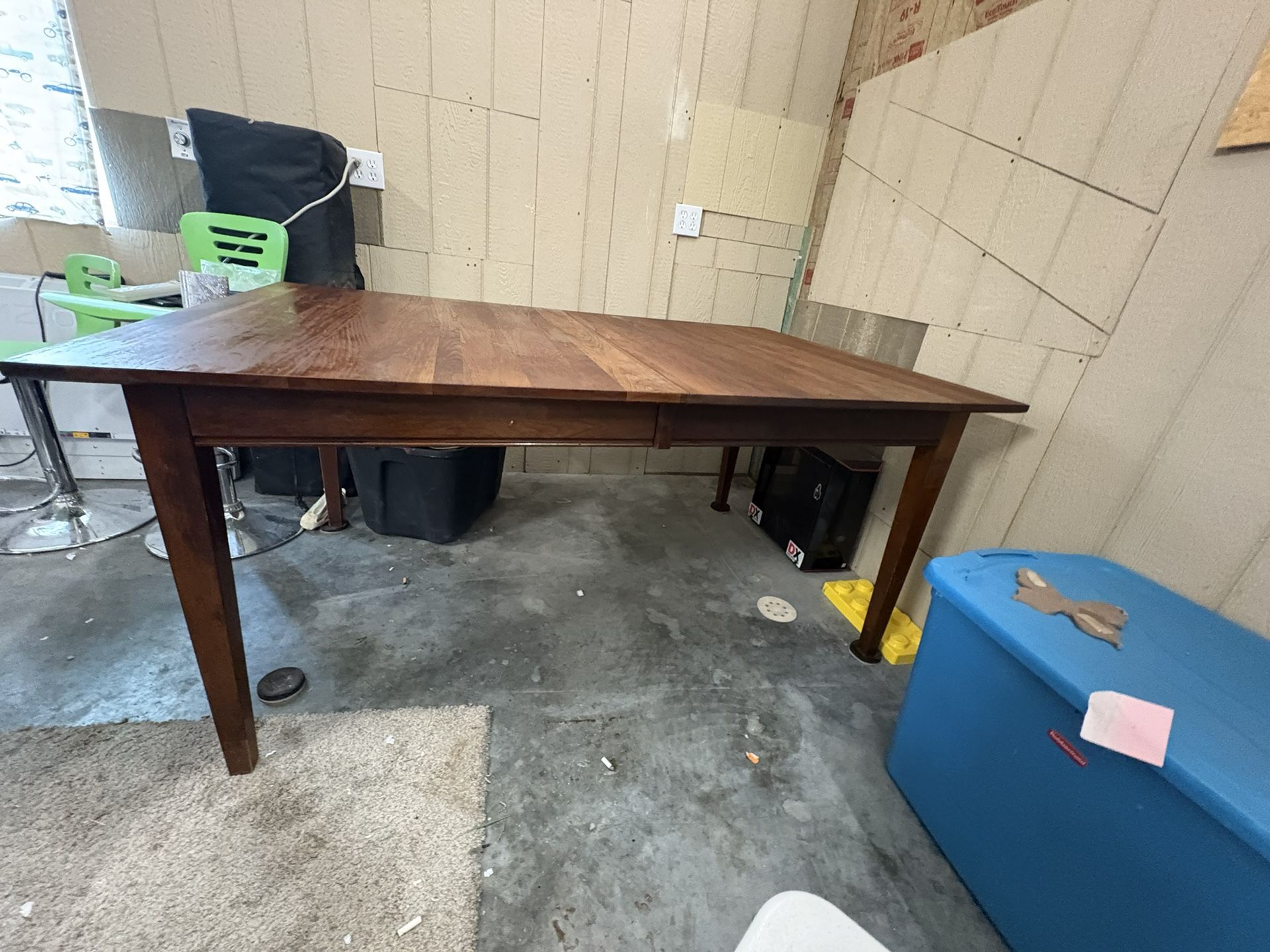 Dinning Room Table 66in L x 43.5in W x 31in H Golden Oak Brown