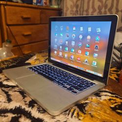 Back To School 15 inch Apple Macbook Pro Laptop Computer With Intel Core i7 Processor With Programs 
