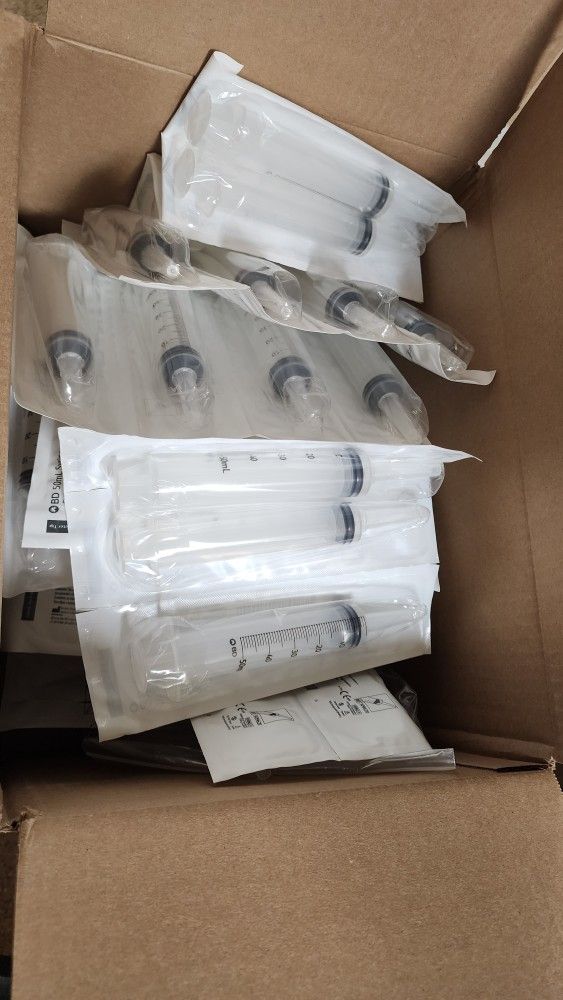 Syringes , Drain Sponges