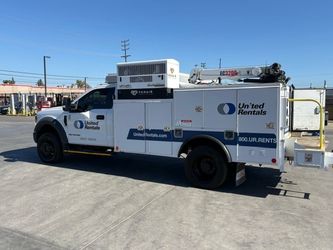 Service Truck 1-Ton 26,000lbs w/ Crane (DSL)