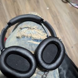 Sony Bluetooth noise cancelling headphones 