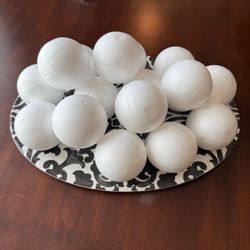 Set of 16 white foam balls - 4 inches