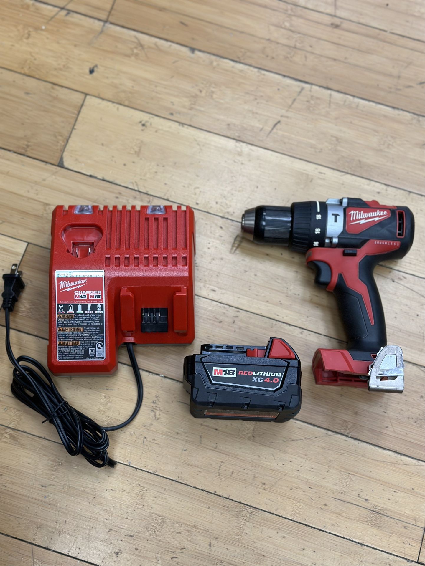 Milwaukee M18 Hammer Drill Brushless Kit 4.0ah battery